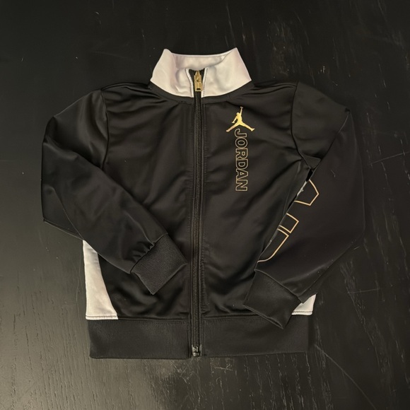 Jordan zip up sweater size 2T - Picture 4 of 4